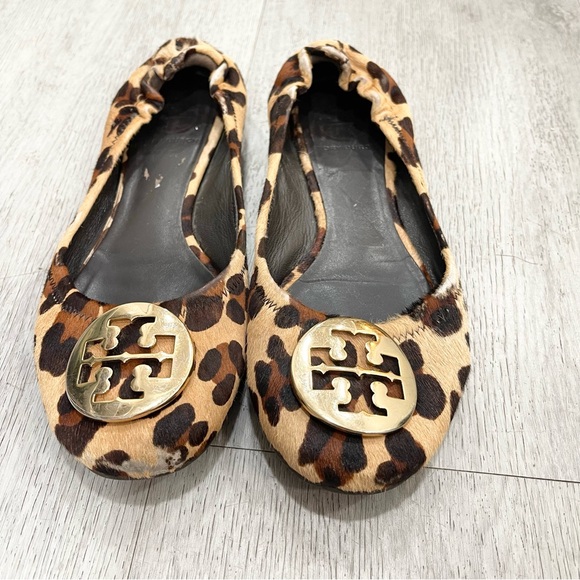 Tory Burch Women's Leopard Print Calf Hair Ballet Flats - Picture 3 of 7